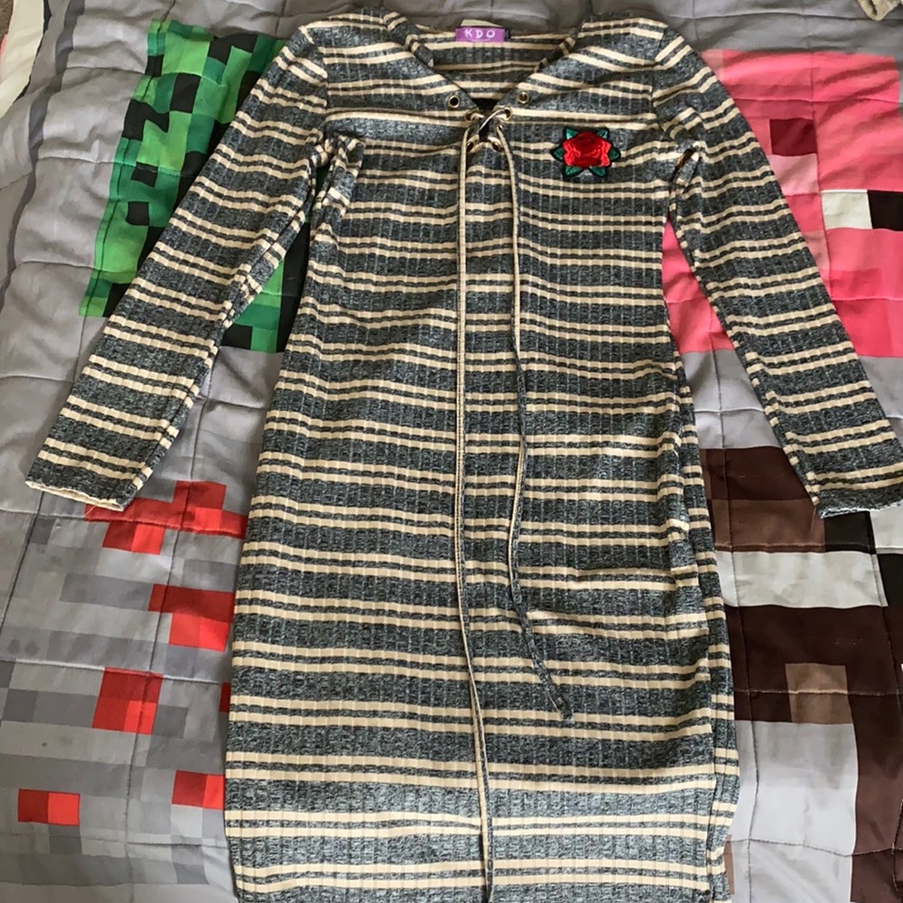 Dress with embroidery rose